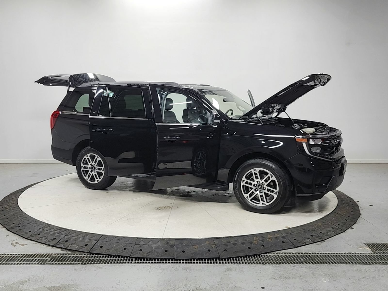 Used 2025 Ford Expedition Active AWD/4WD image 10