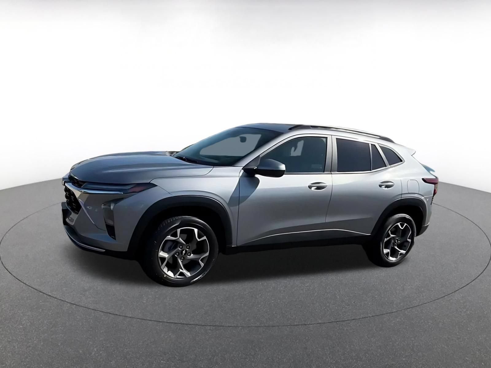 Used 2025 Chevrolet Trax LT FWD image 7