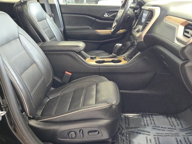 Used 2017 GMC Acadia Denali w/ Technology Package FWD image 3