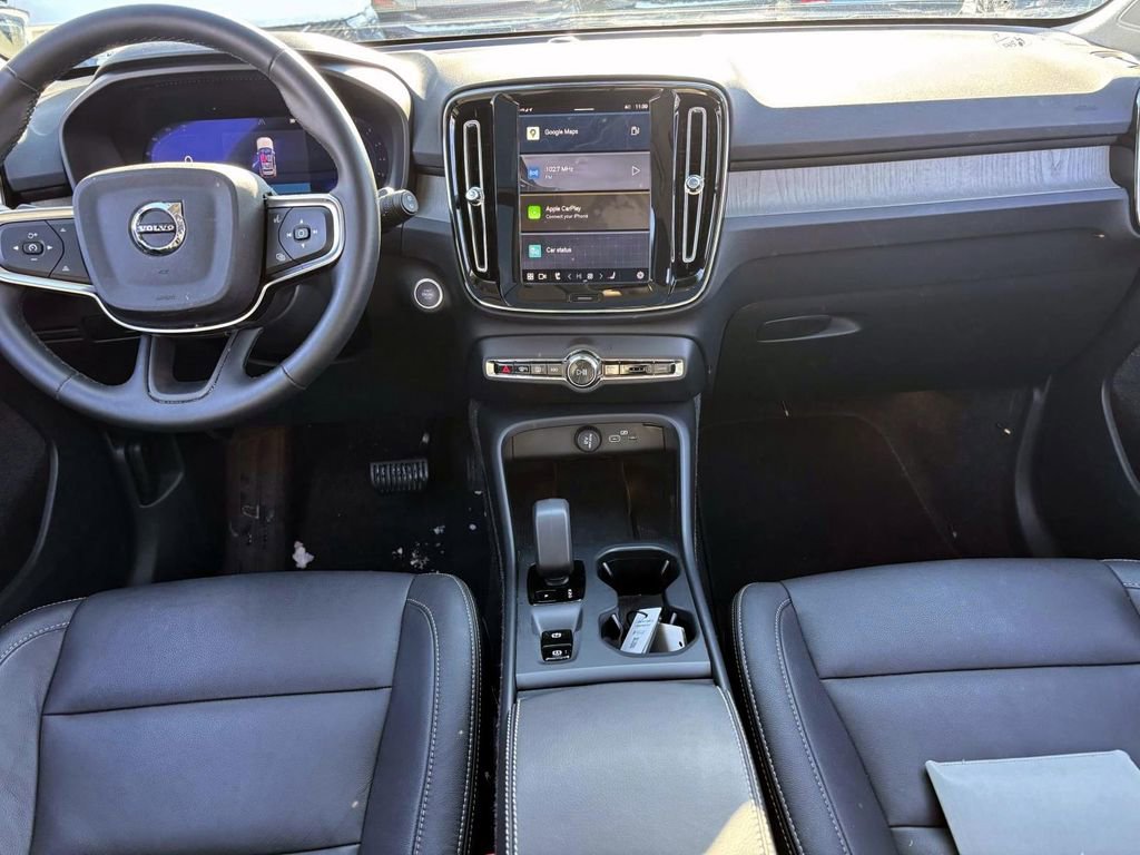 Used 2025 Volvo XC40 B5 Core image 27