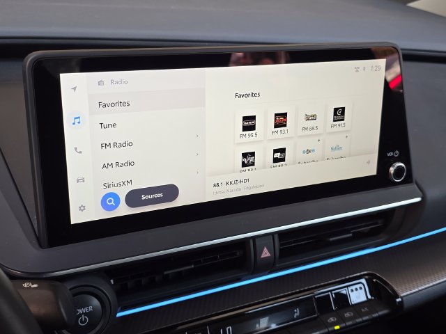 Used 2024 Toyota Prius XLE FWD image 19
