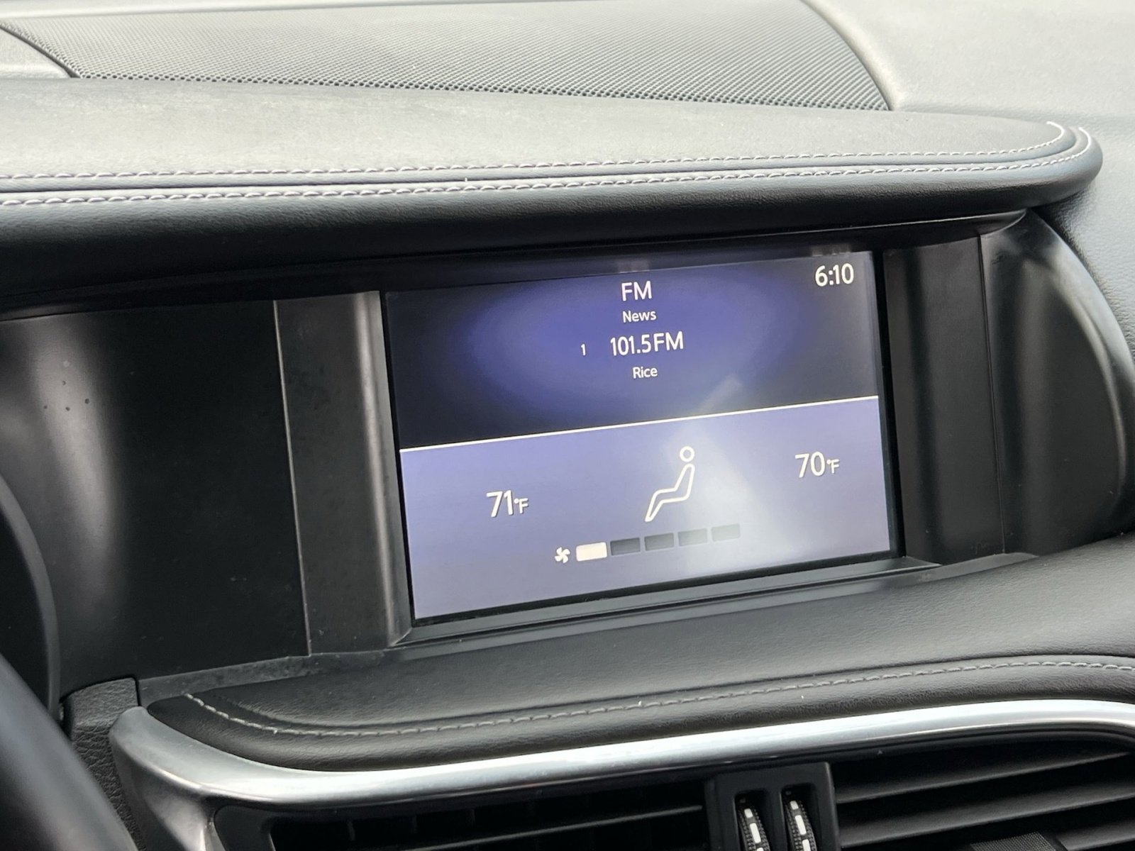 Used 2017 INFINITI QX30 AWD image 17