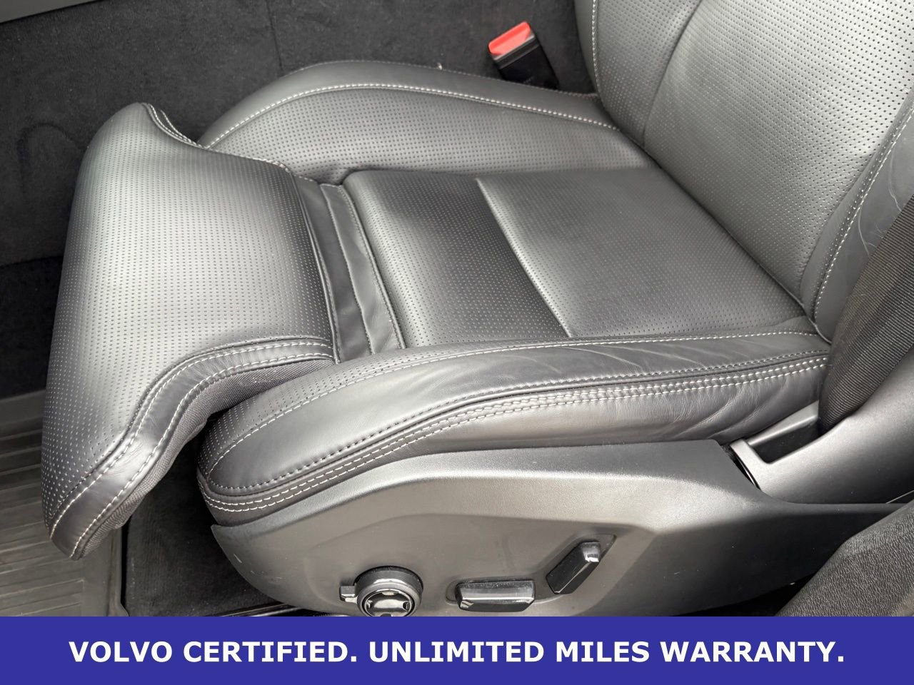 Certified 2024 Volvo XC60 B5 Ultimate w/ Protection Package Premier image 30