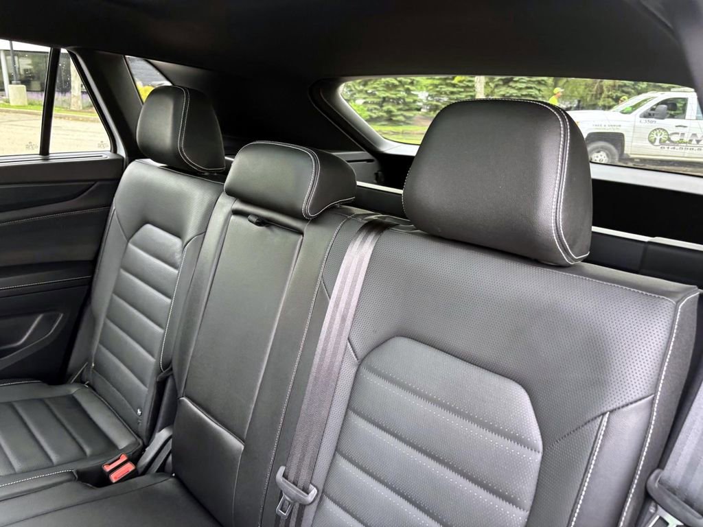 Used 2025 Volkswagen Atlas Cross Sport SEL R-Line image 27