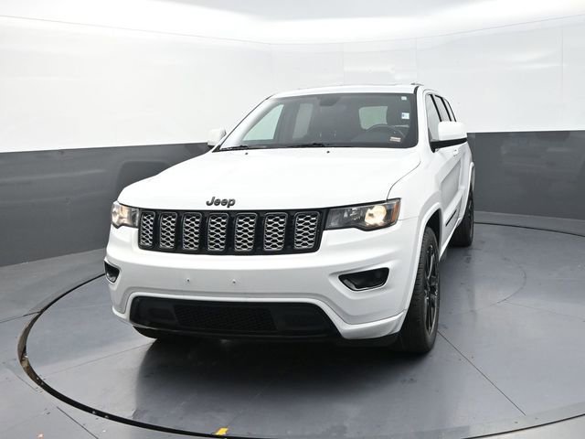 Used 2018 Jeep Grand Cherokee Altitude image 2