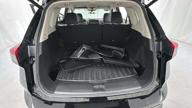 Certified 2025 Nissan Rogue SV image 15