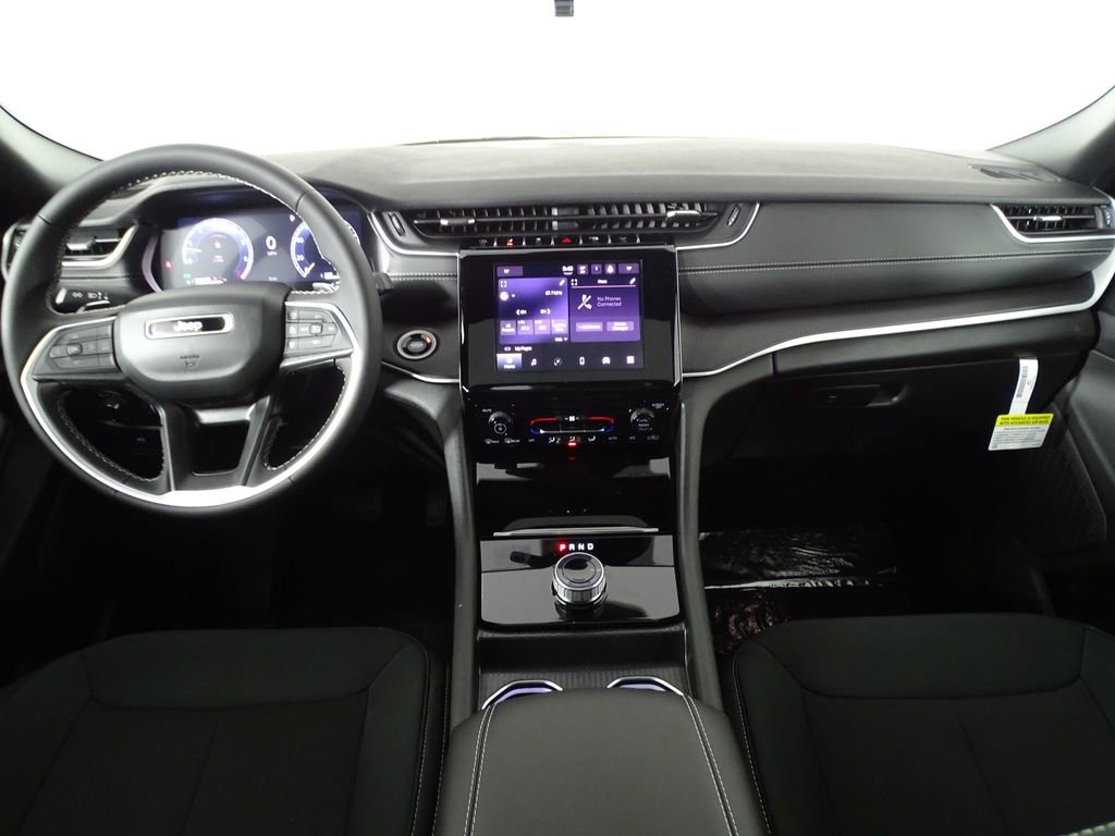 New 2025 Jeep Grand Cherokee L Laredo image 32