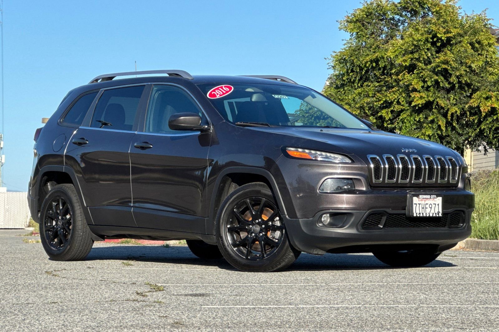 Used 2016 Jeep Cherokee Latitude FWD image 2
