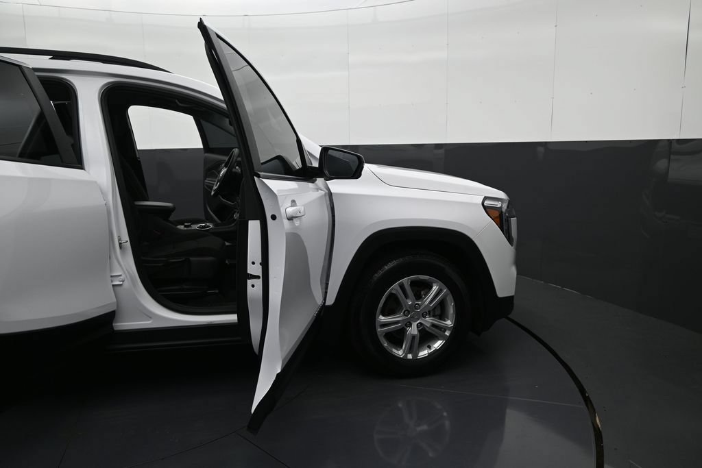 Certified 2024 GMC Terrain SLE w/ Driver Convenience Package FWD image 9