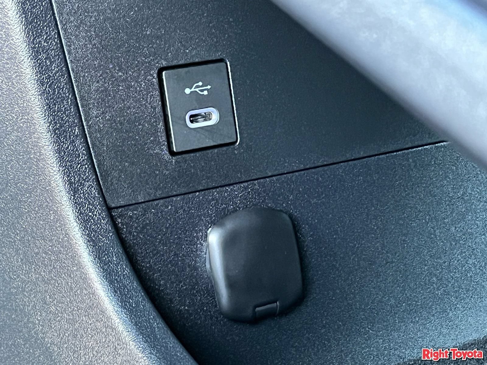 Used 2026 Toyota C-HR AWD/4WD image 27