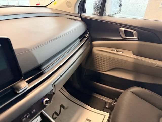 New 2026 Kia Carnival FWD image 13