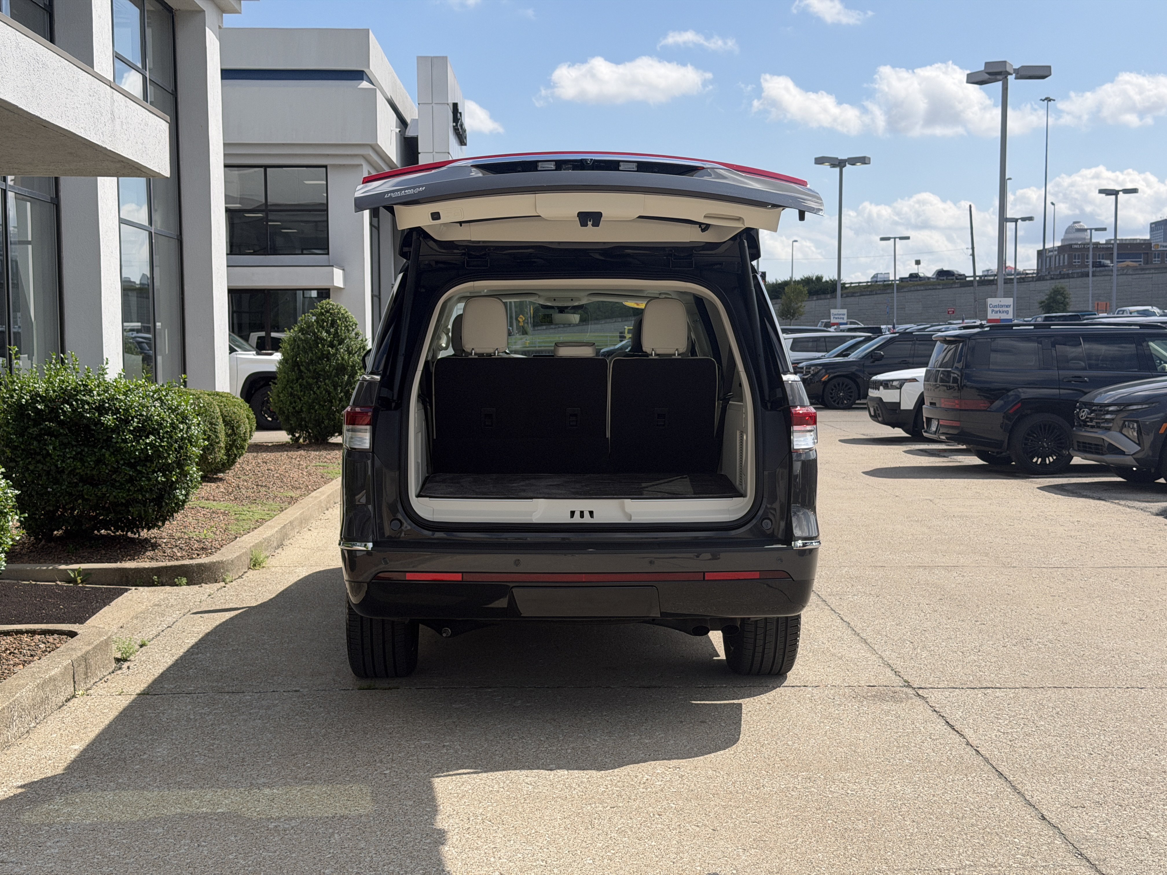 Used 2024 Lincoln Navigator L Black Label AWD/4WD image 9