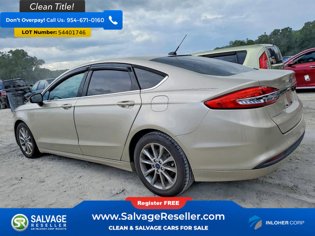 Used 2017 Ford Fusion SE w/ Fusion SE Technology Package FWD image 3