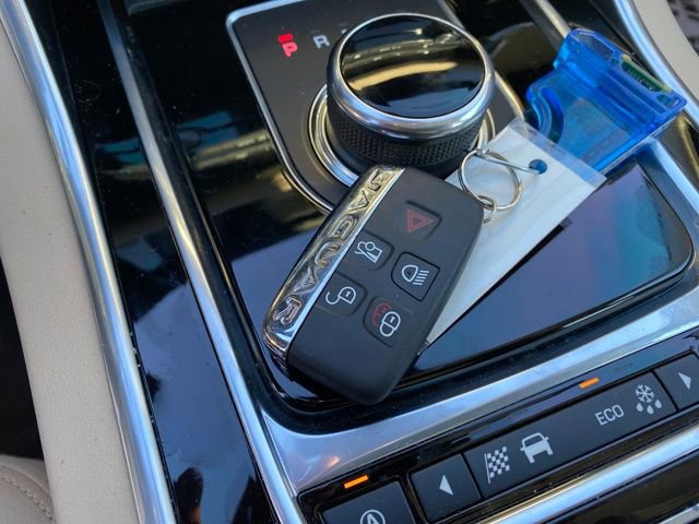 Used 2017 Jaguar XF Premium image 24