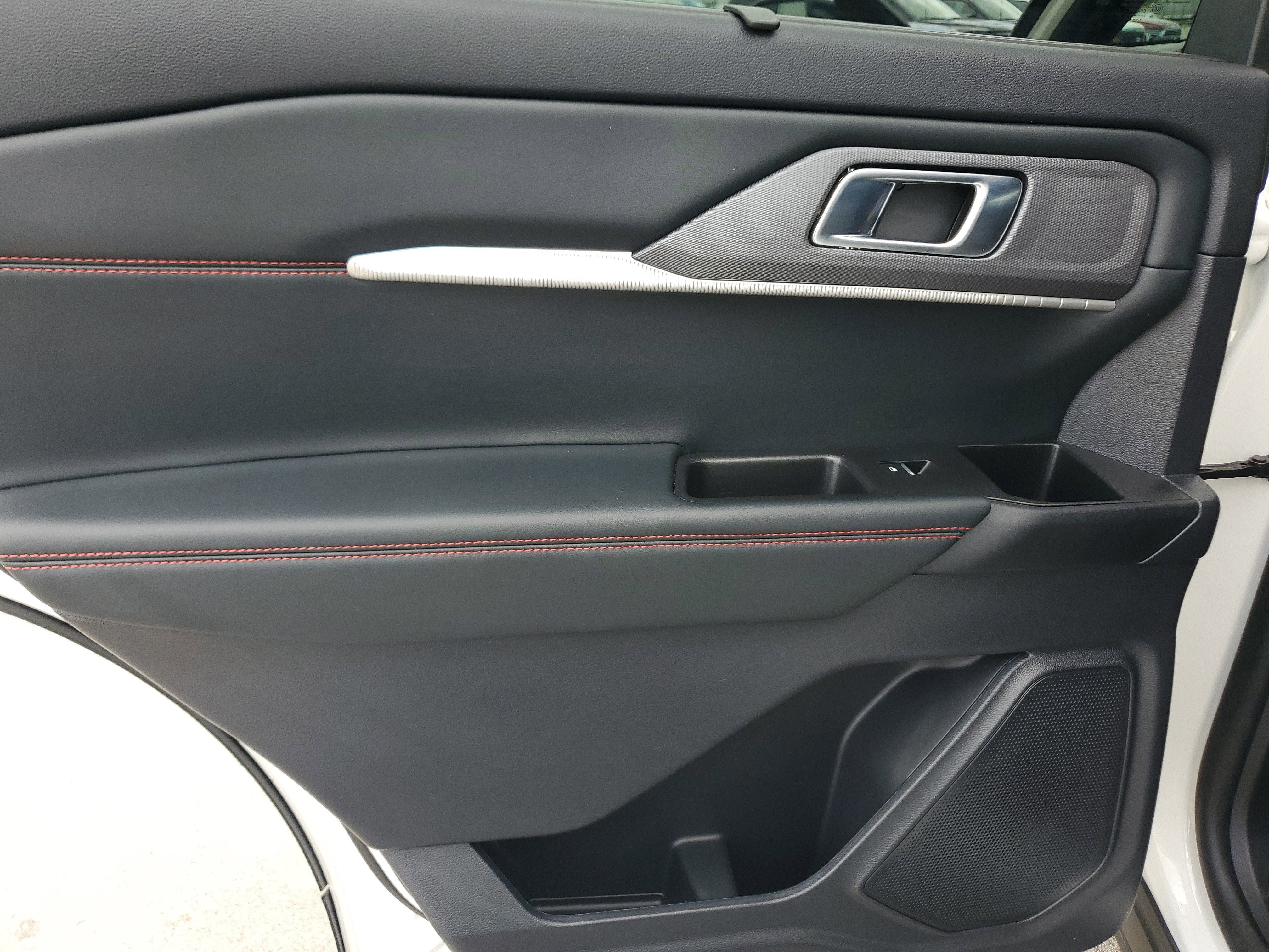 Used 2025 Ford Explorer ST-Line w/ Premium Package image 29