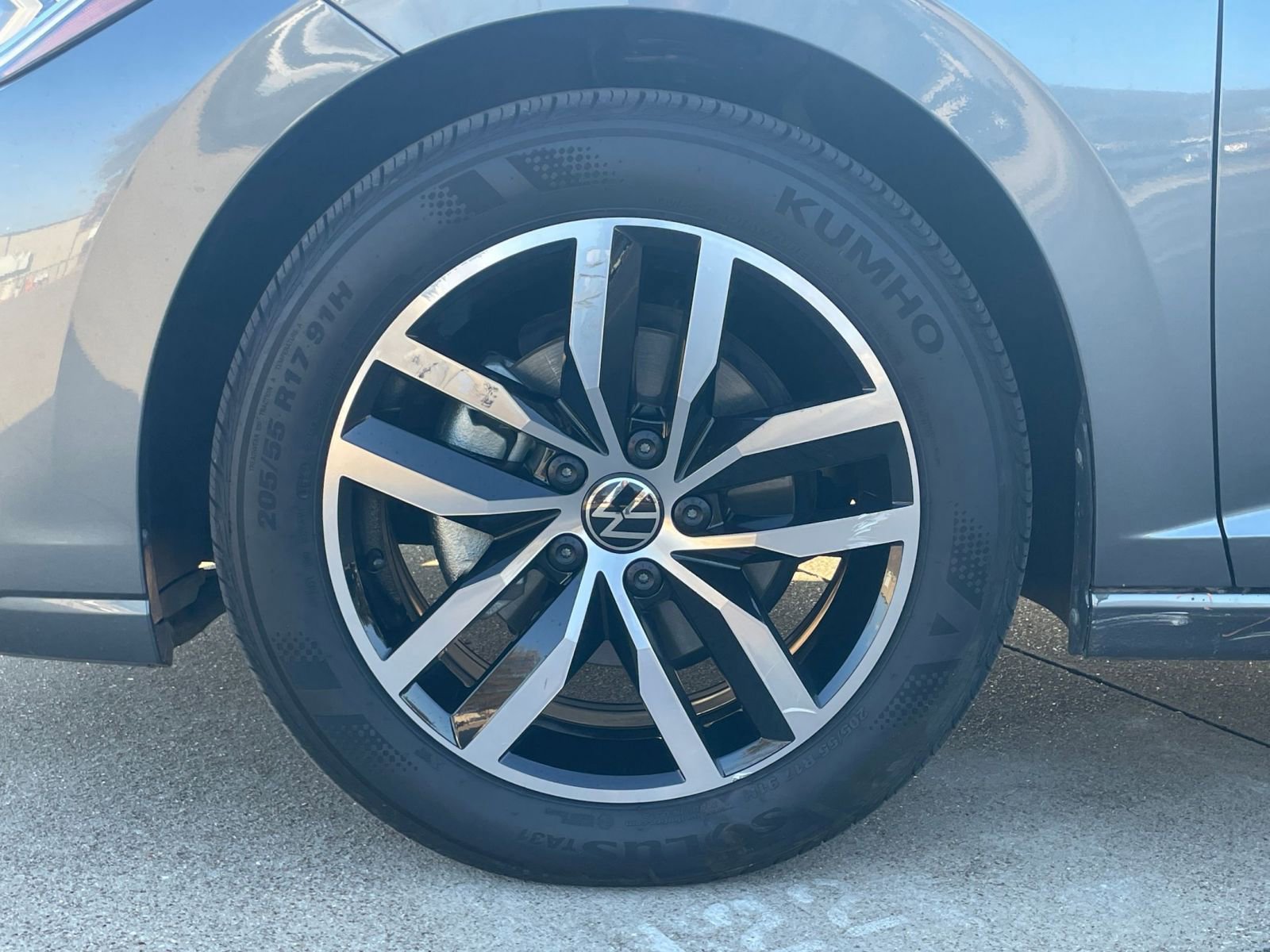 Used 2025 Volkswagen Jetta SE image 31