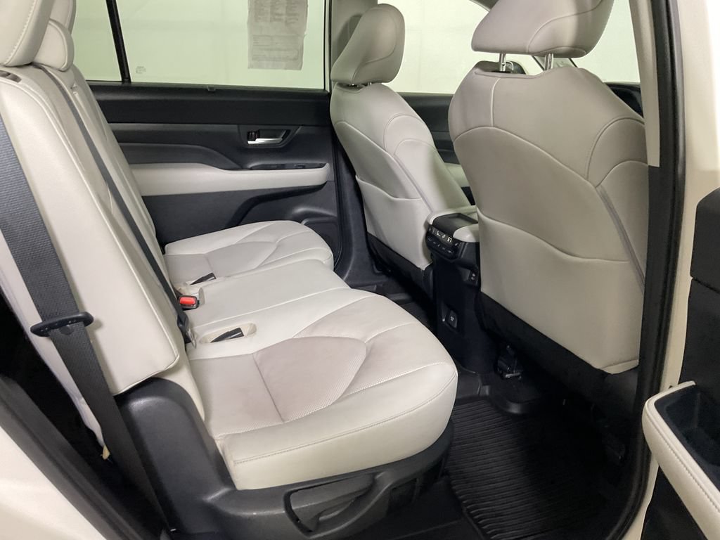 Used 2024 Toyota Grand Highlander AWD image 27