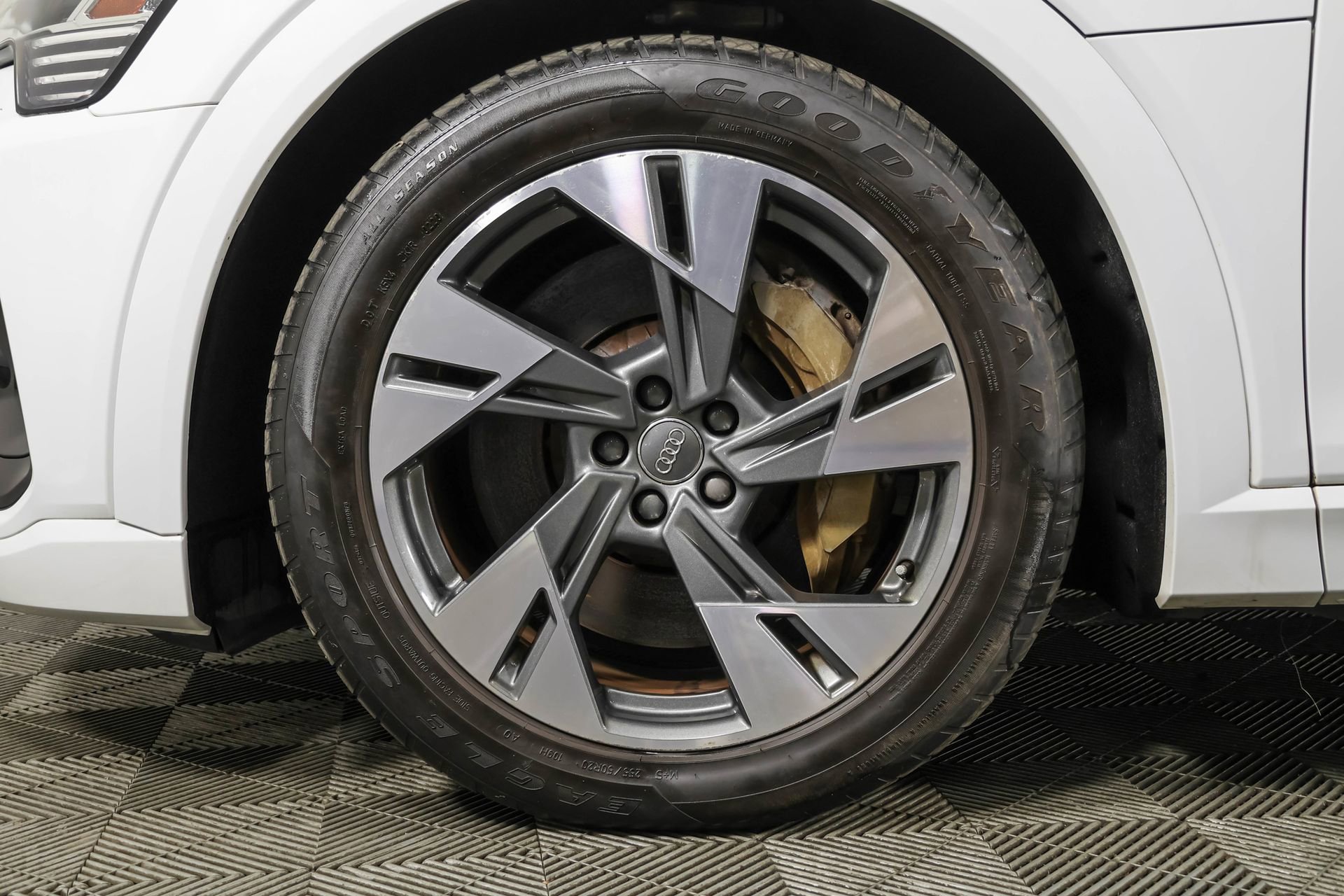 Used 2021 Audi e-tron Premium AWD/4WD image 25