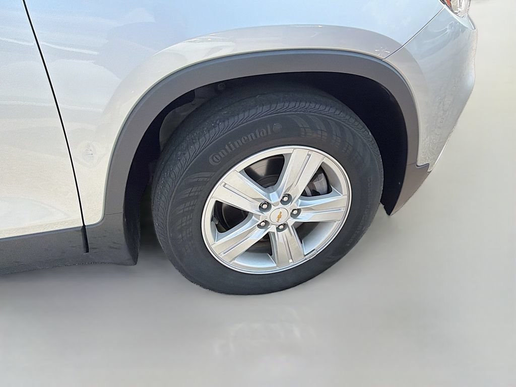 Used 2020 Chevrolet Trax LS w/ Tint and Cruise Package FWD image 10