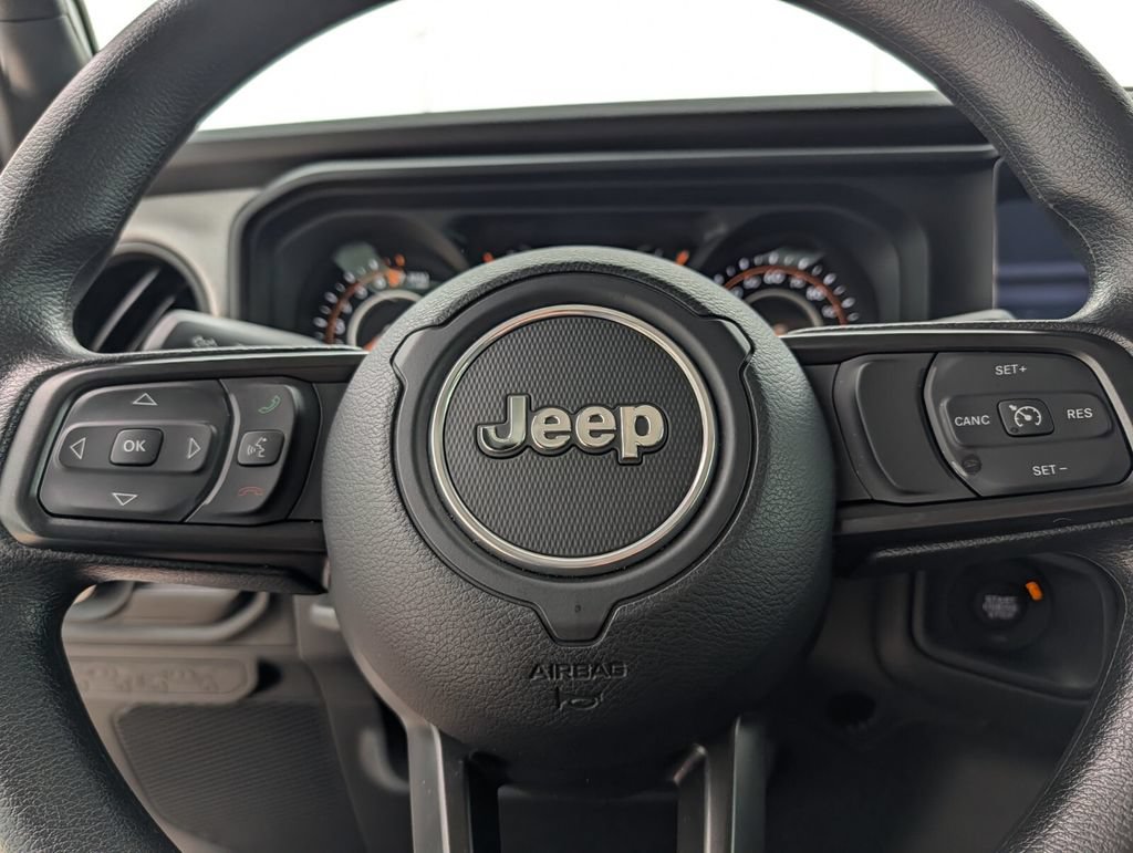 Used 2025 Jeep Gladiator Sport AWD/4WD image 17