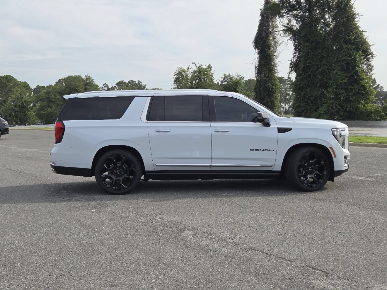 New 2026 GMC Yukon XL Denali w/ Denali Reserve Package AWD/4WD image 26