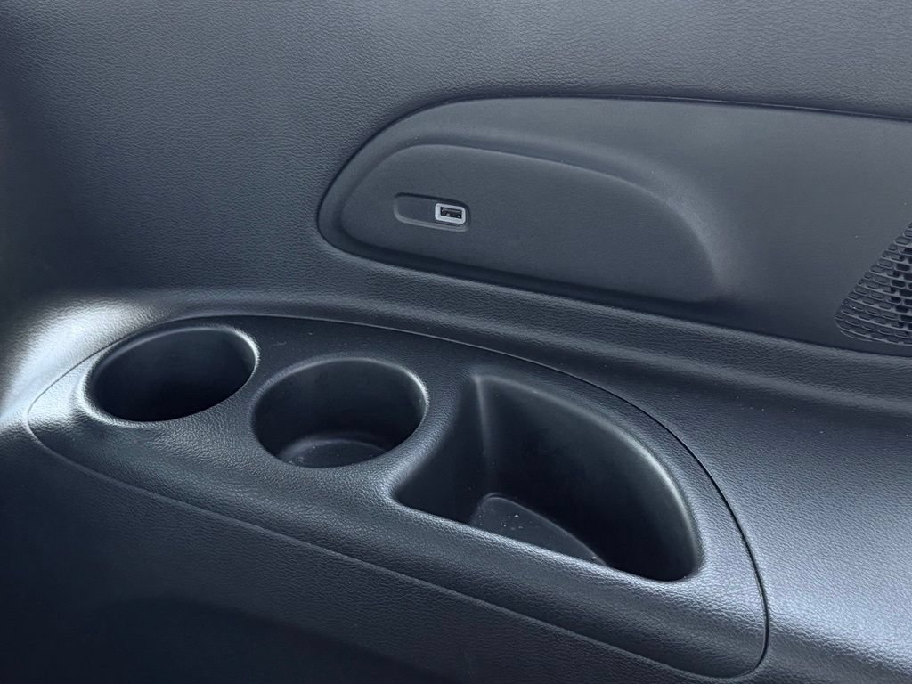 Used 2025 Chrysler Pacifica Limited FWD image 29