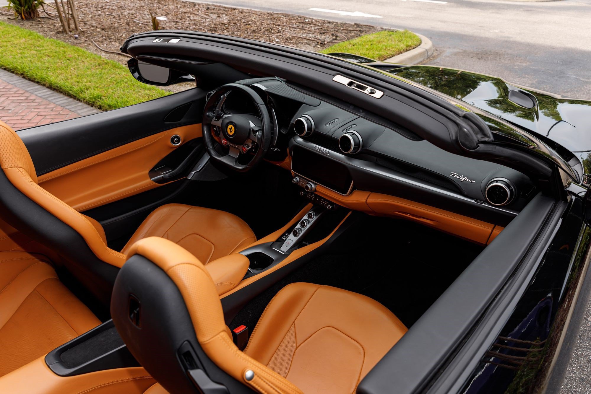 Used 2019 Ferrari Portofino RWD image 17