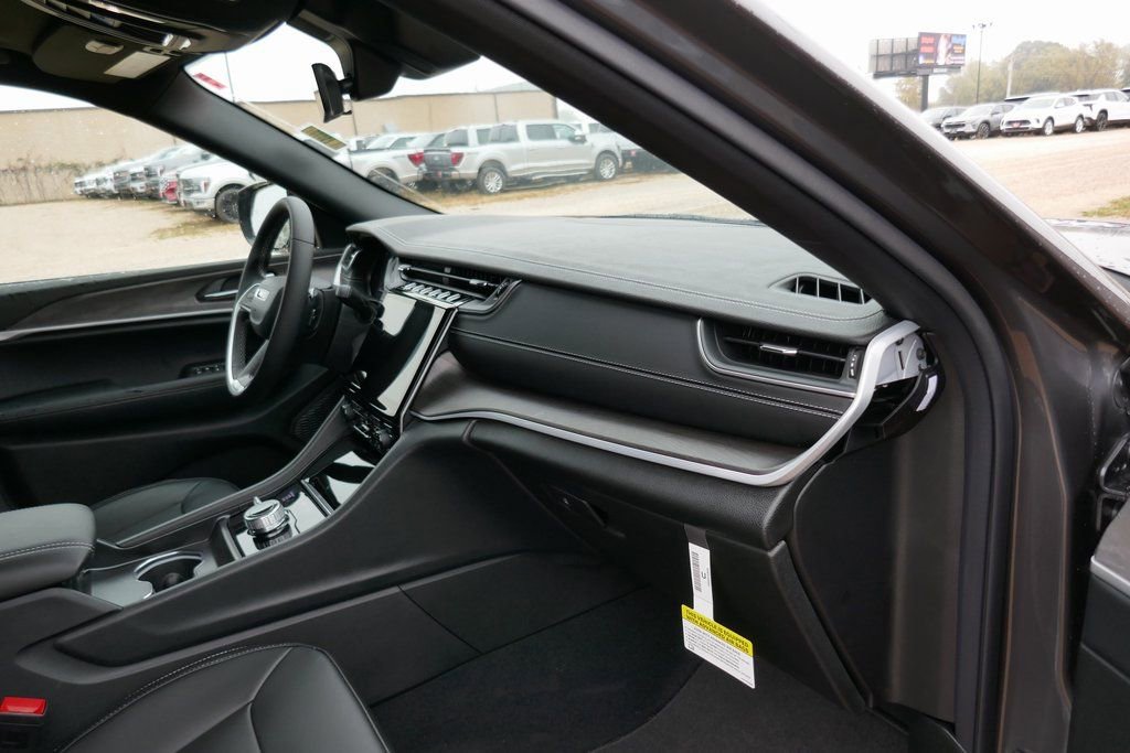 New 2025 Jeep Grand Cherokee L Limited image 10