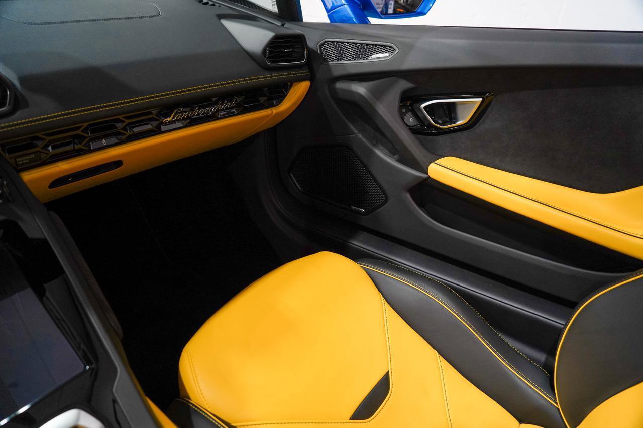 Used 2023 Lamborghini Huracan EVO image 14