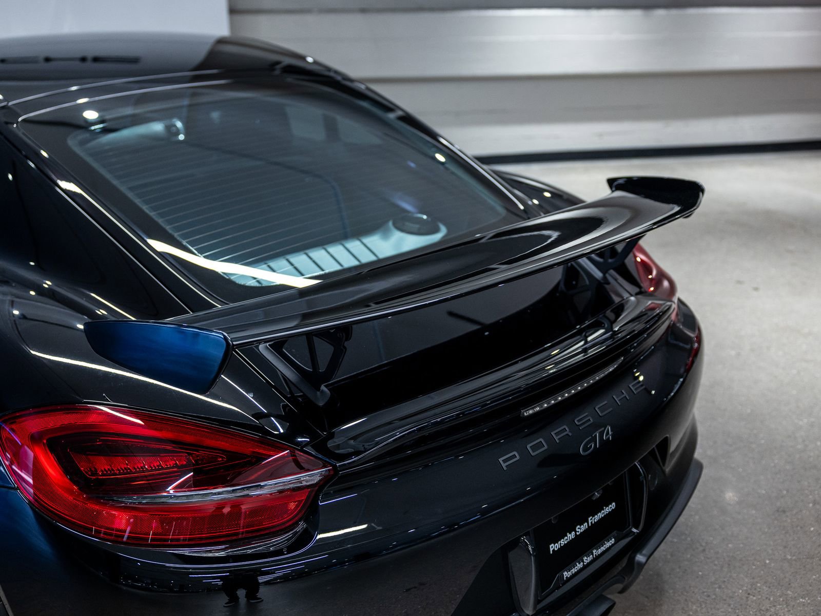 Certified 2016 Porsche Cayman GT4 RWD image 25