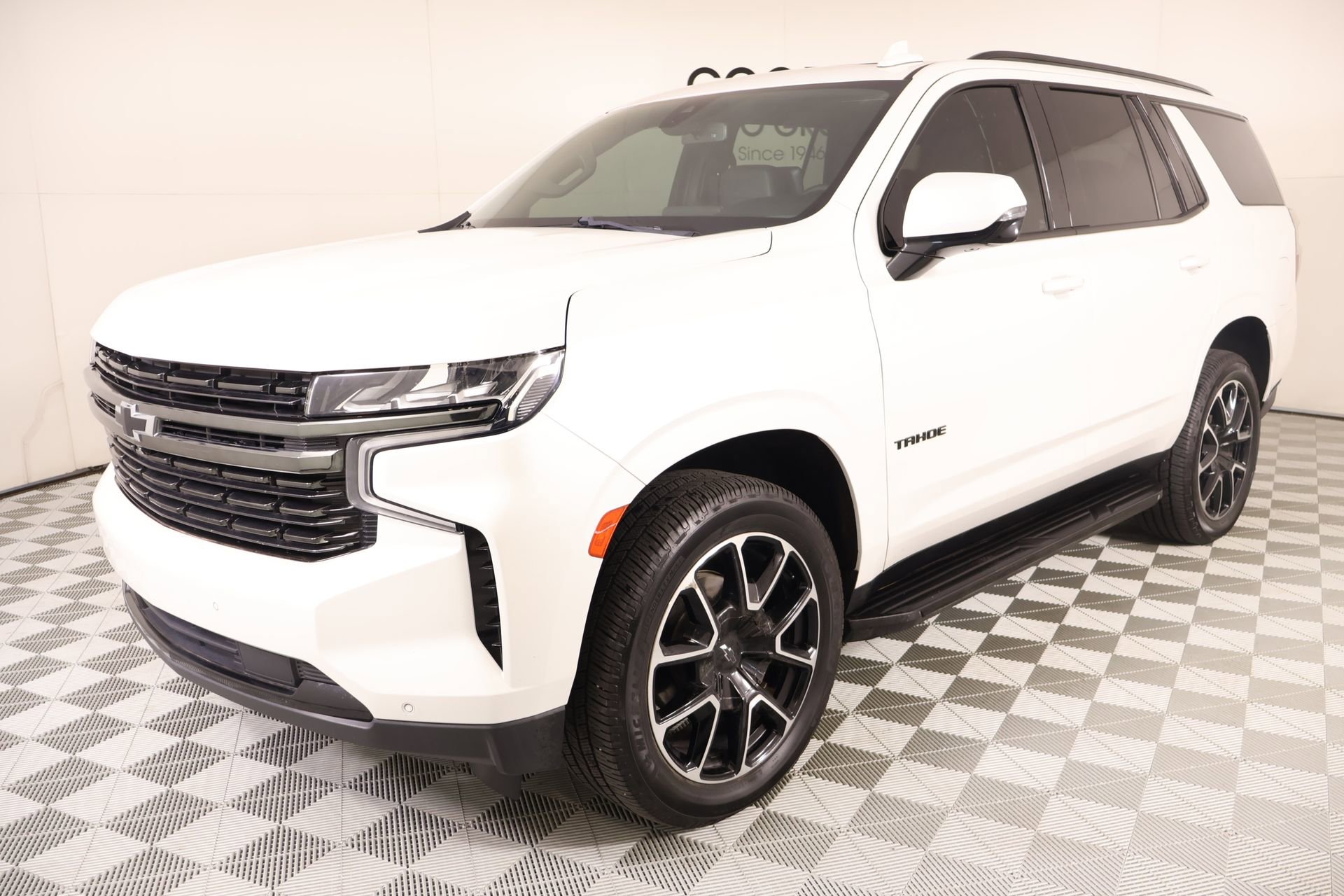 Used 2021 Chevrolet Tahoe RST w/ Luxury Package RWD image 9
