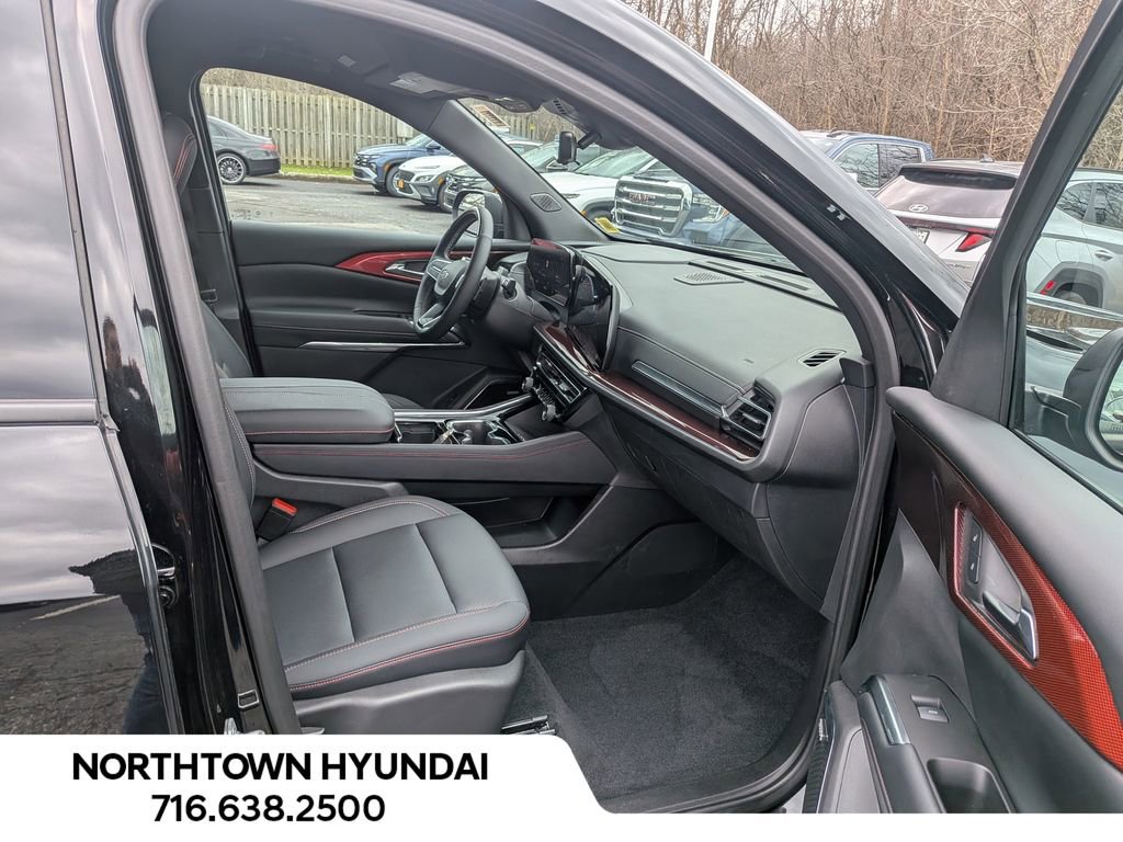 Used 2025 Chevrolet Traverse Z71 w/ Enhanced Driving Package AWD/4WD image 42