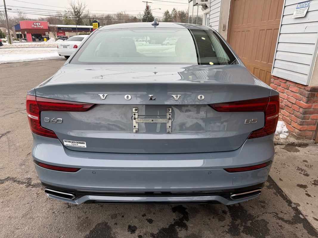 Used 2022 Volvo S60 B5 Momentum w/ Climate Package image 4