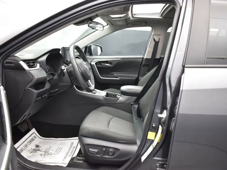 Used 2022 Toyota RAV4 XLE AWD/4WD image 14