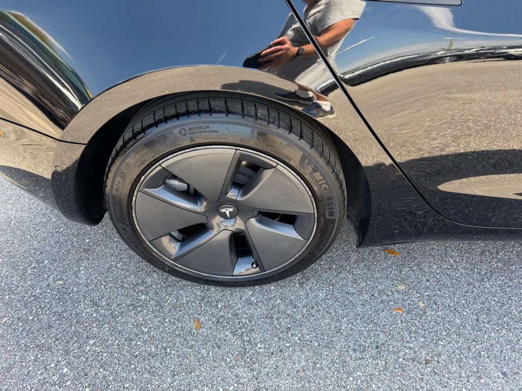 Used 2021 Tesla Model 3 Standard Range Plus image 5