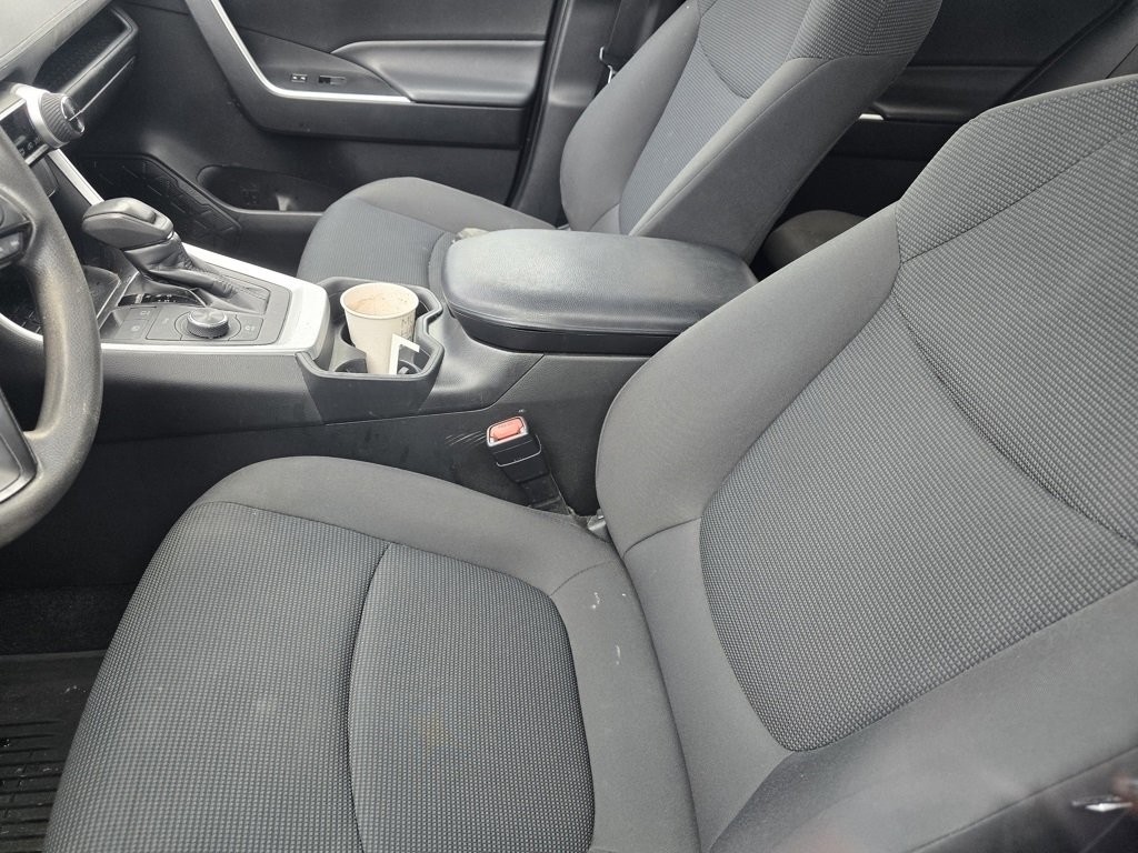 Used 2020 Toyota RAV4 LE image 16