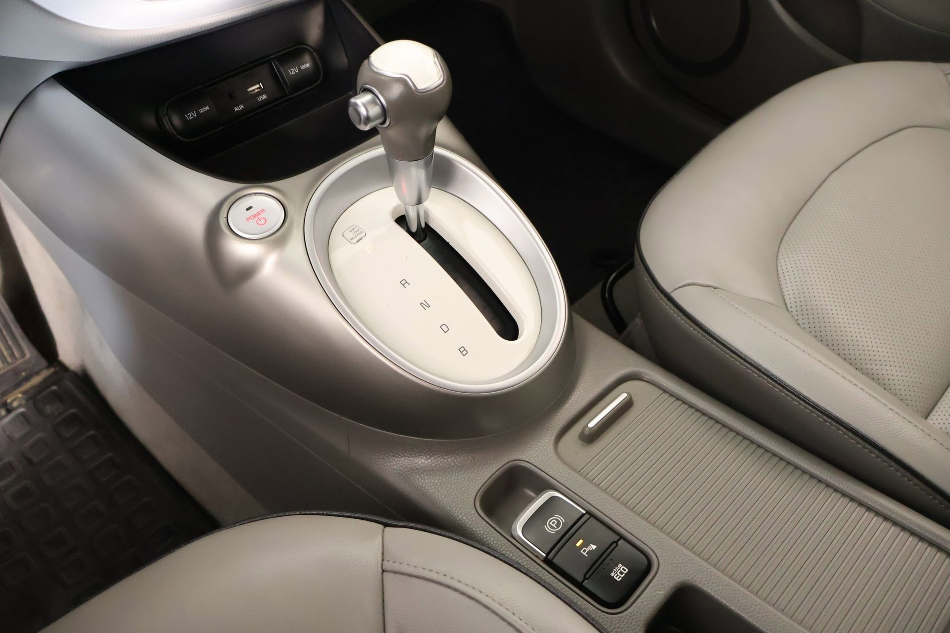 Used 2018 Kia Soul EV + image 9