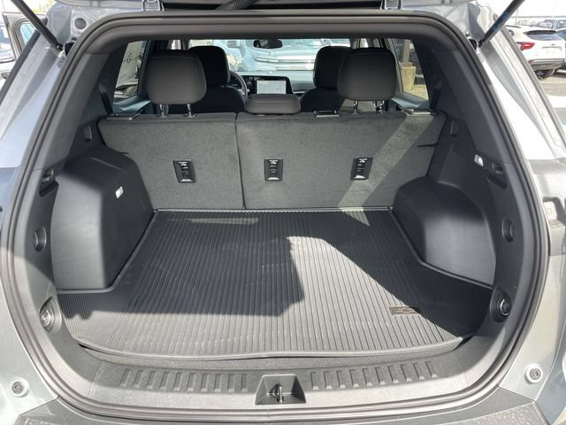 New 2027 Chevrolet Equinox LT w/ LPO, Floor Liner Package FWD image 23