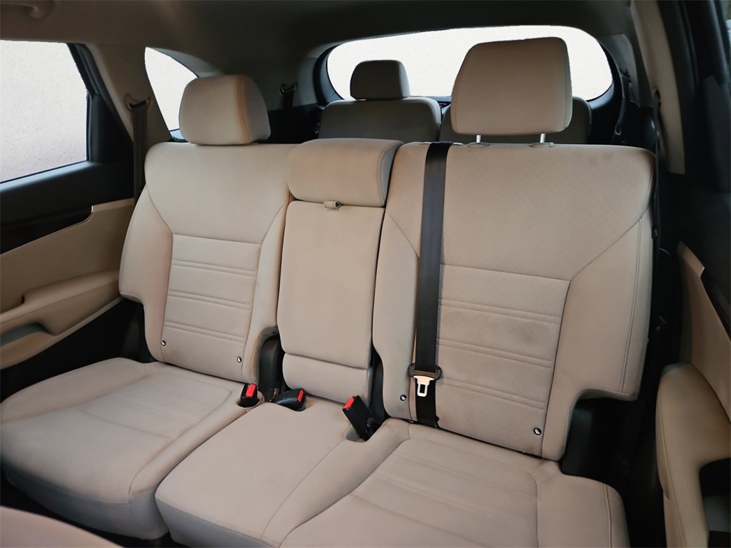 Used 2020 Kia Sorento LX image 9