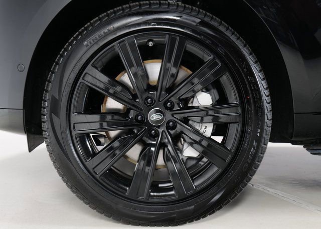 New 2025 Land Rover Range Rover SE AWD/4WD image 9