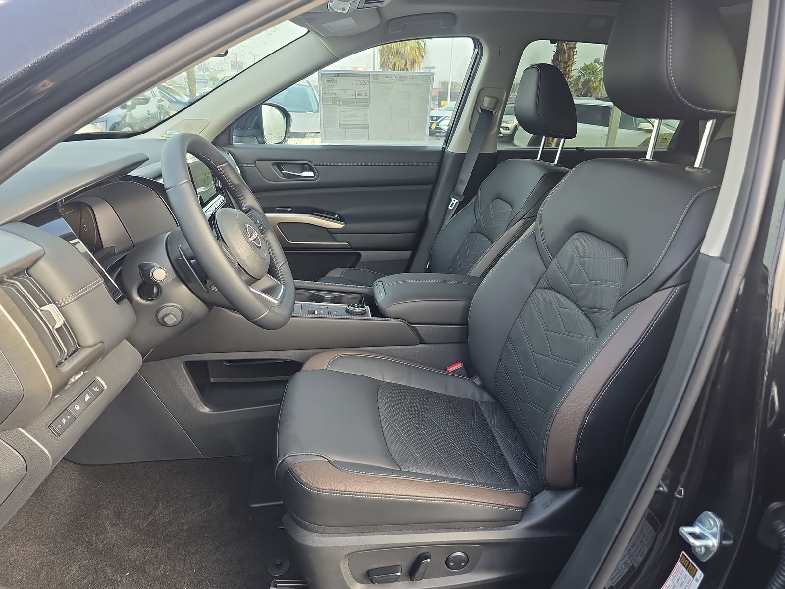 New 2025 Nissan Pathfinder Platinum image 12