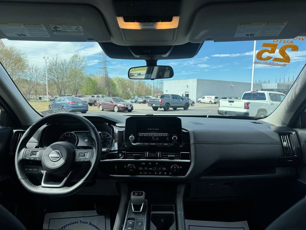 Used 2025 Nissan Pathfinder SV image 13