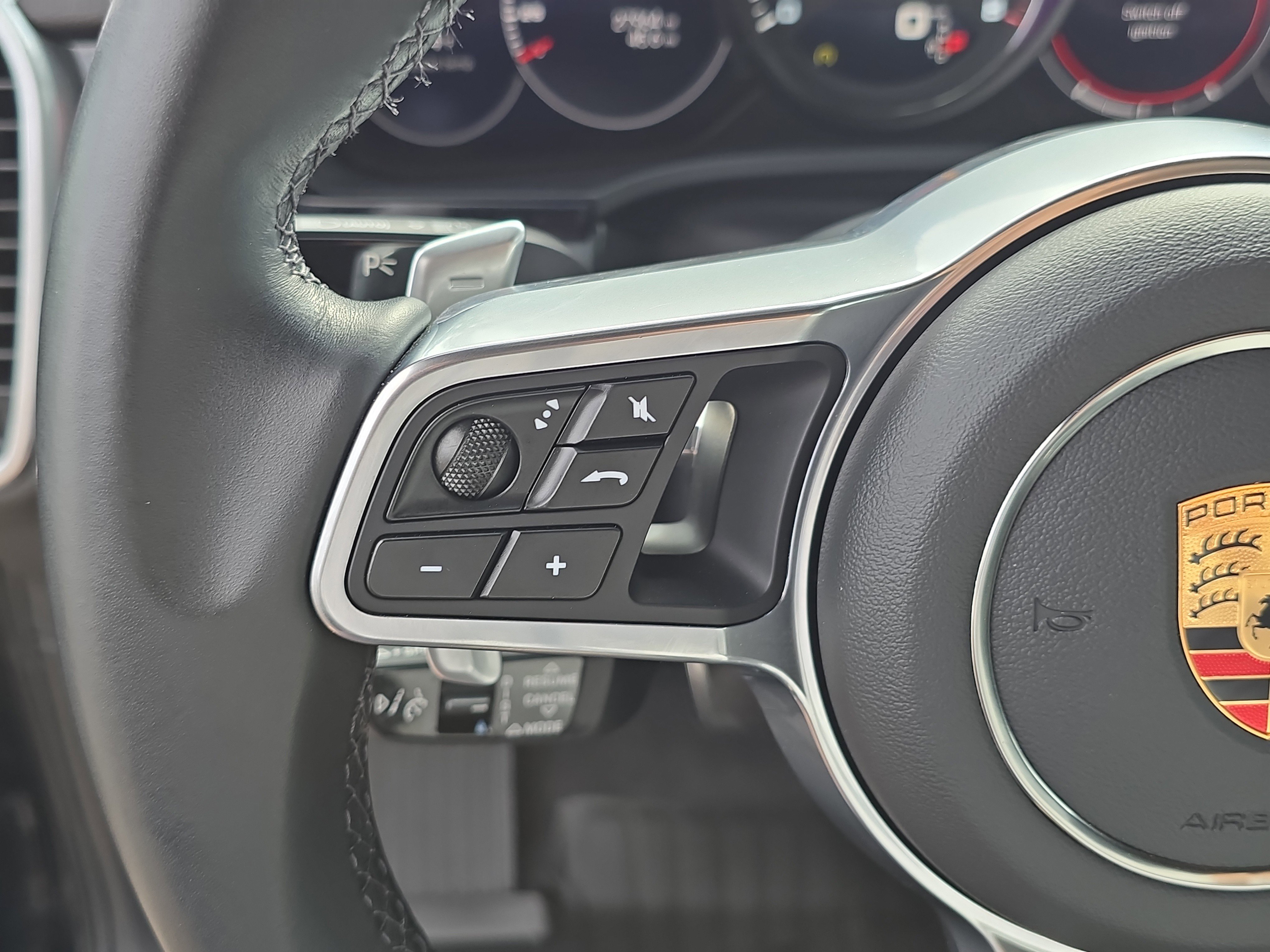 Used 2023 Porsche Cayenne S Platinum image 30