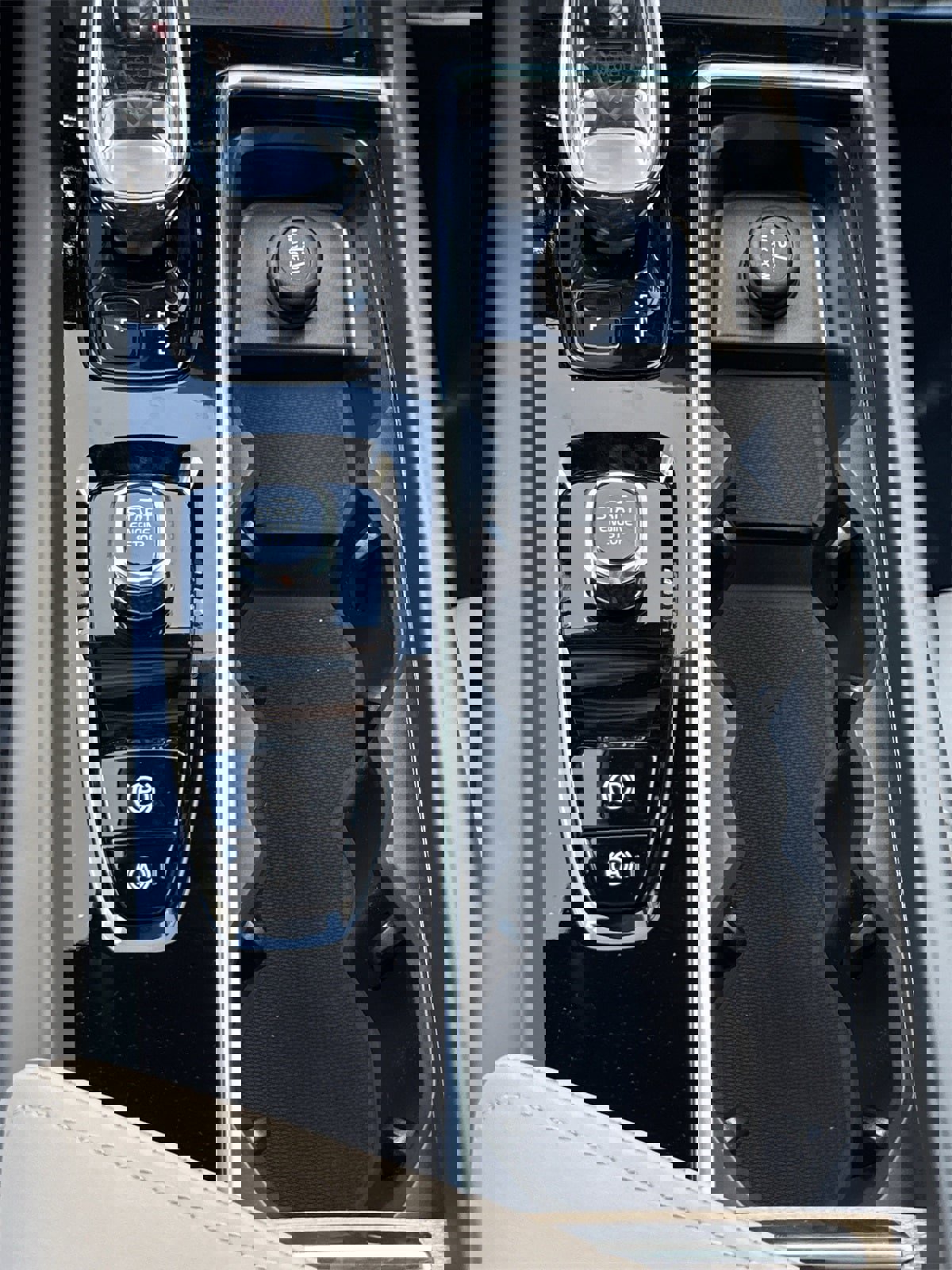 New 2026 Volvo XC60 B5 Plus w/ Protection Package Premier image 30