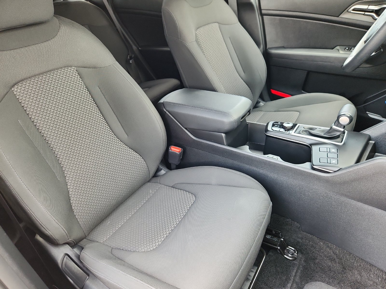 Used 2023 Kia Sportage LX AWD/4WD image 14