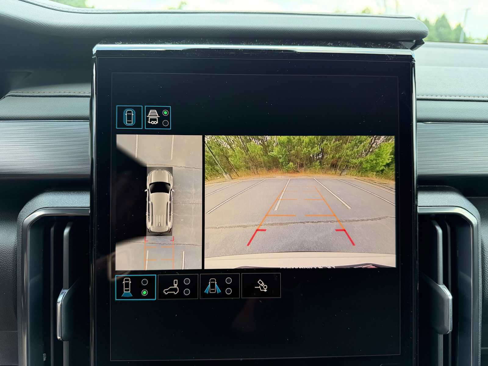 New 2026 GMC Acadia AT4 w/ Luxury Package AWD/4WD image 4
