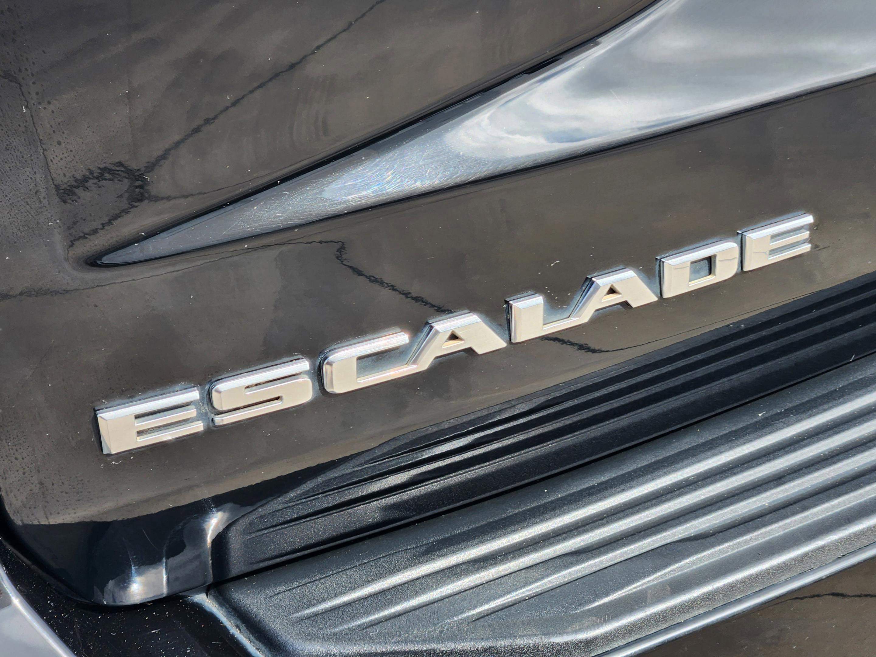 Used 2021 Cadillac Escalade Premium Luxury AWD/4WD image 7