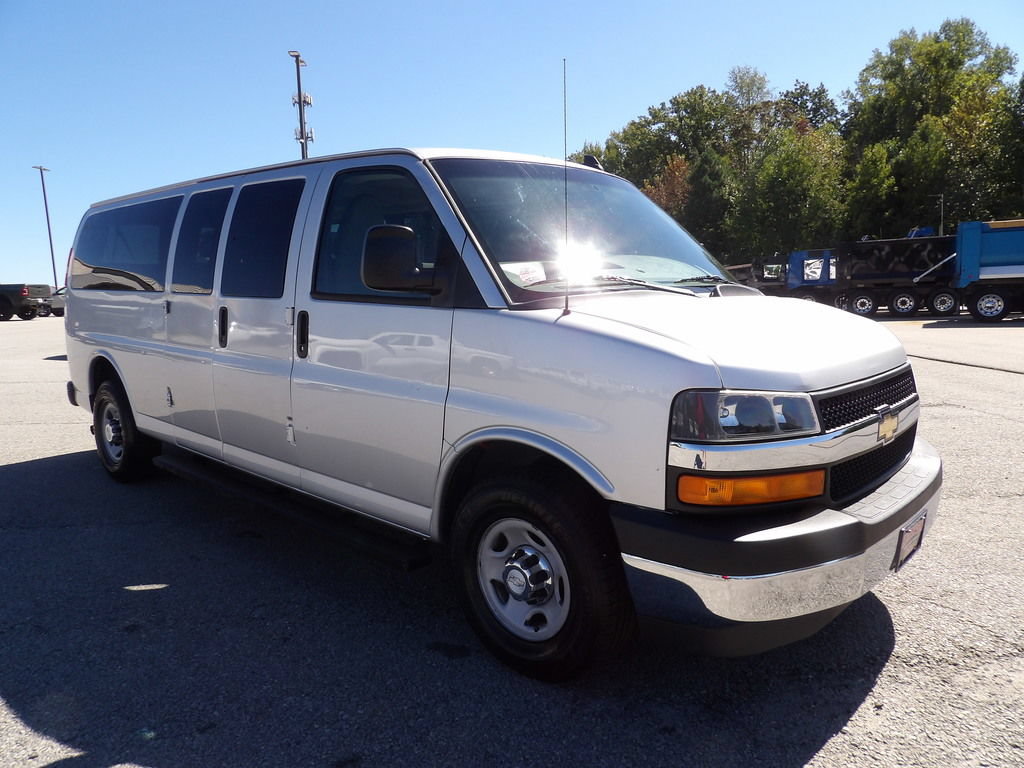 Used 2017 Chevrolet Express 3500 LT w/ LT Preferred Equipment Group RWD image 9