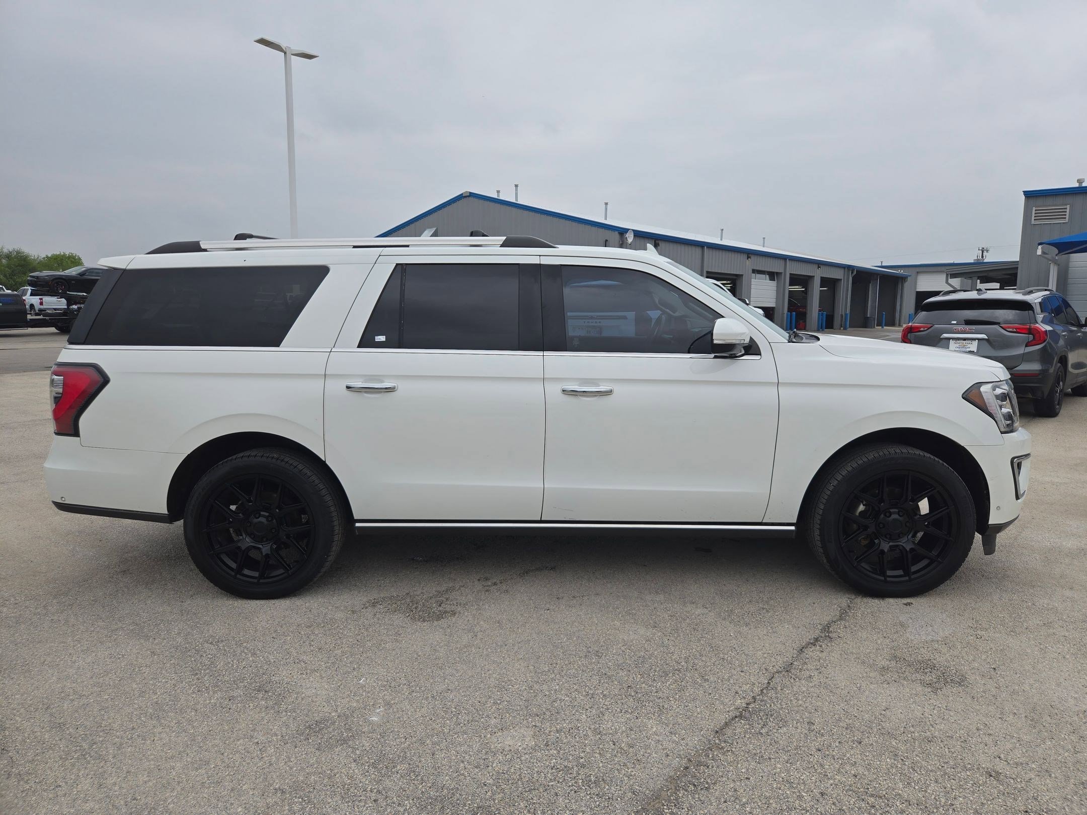 Used 2021 Ford Expedition Max Limited RWD image 2