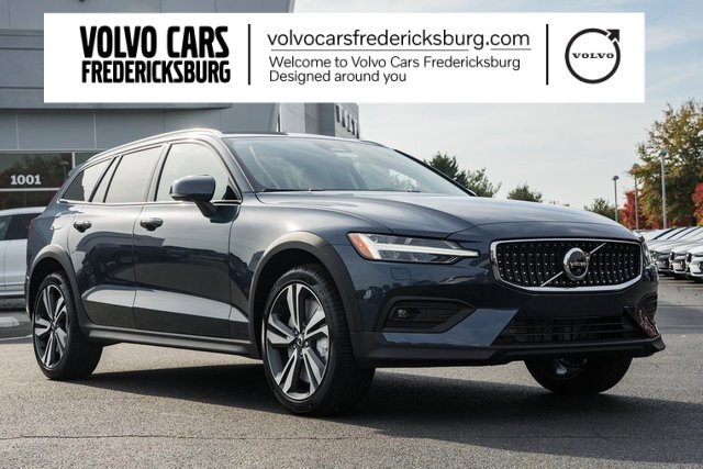 New 2026 Volvo V60 B5 Cross Country Plus w/ Protection Package Premier